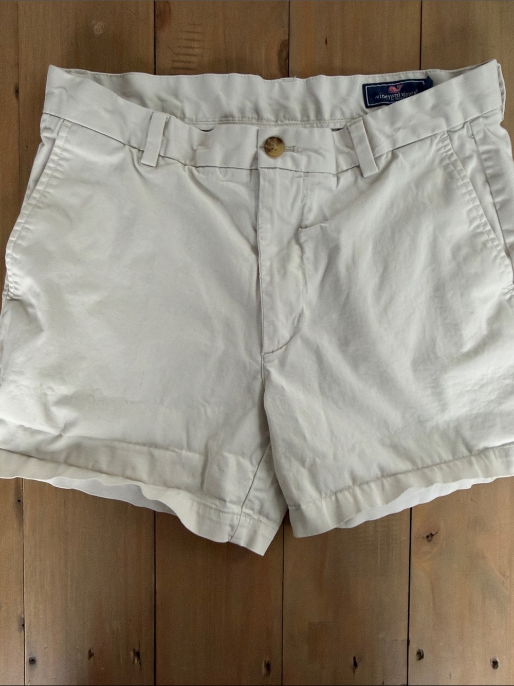 Vineyard Vines Men’s Cream Flat-Front Chino Shorts Size 34